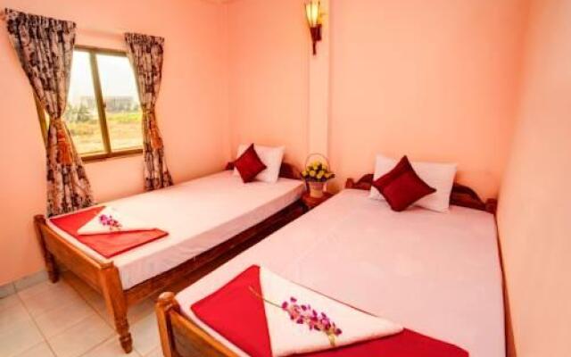 #10 Lakeside Guesthouse