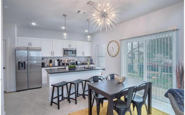 BRAND NEW Stylish 3BR2BA Near Exciting Downtown