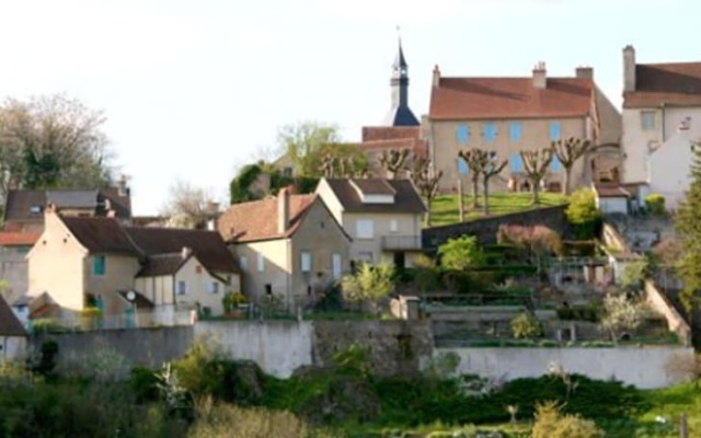 House With 3 Bedrooms in Bourbon-lancy, With Wifi