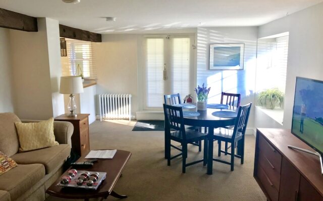 Oak Bay Guest House