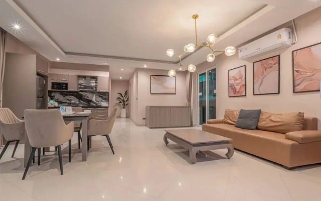Palm Oasis Pool Villa by Pattaya Holiday