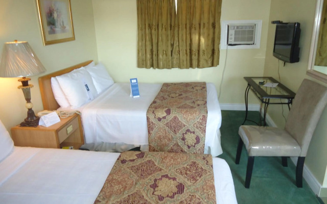 Bayside Inn & Waterfront Suites