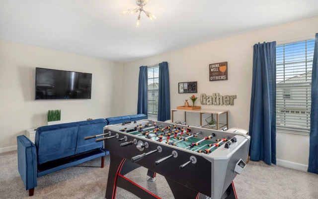 1509 MC - Exquisite 8BR Villa With Pool & Games