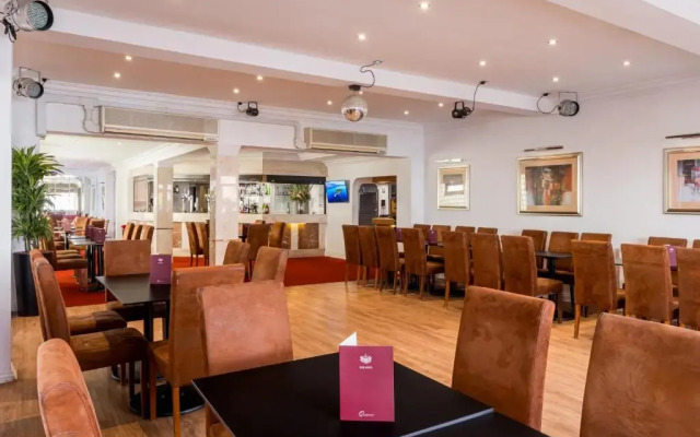 The Queens Hotel