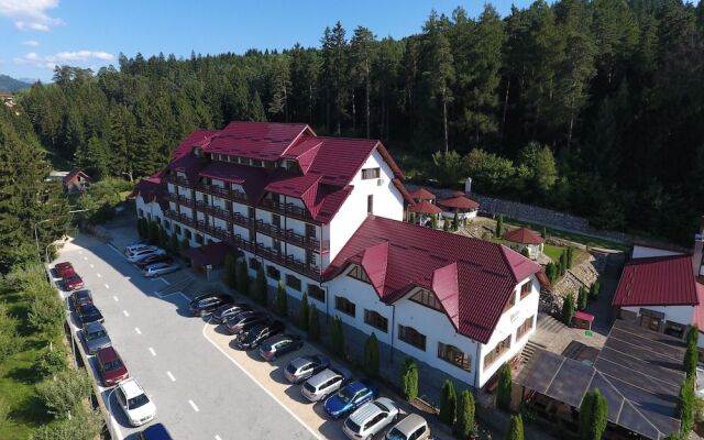 Q Resort and Spa Sacele	