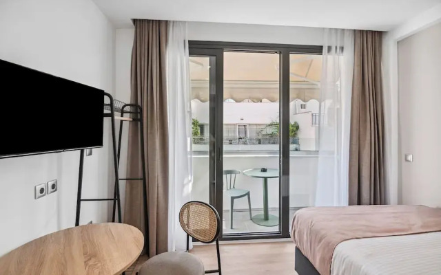 limehome Piraeus Olive