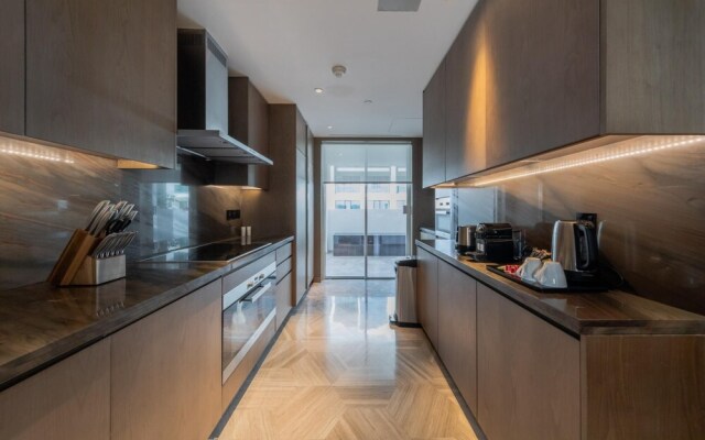 DXB - Five - 31201 - PJ