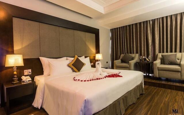 Moon Halo Hotel