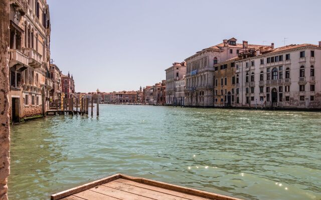 Admiral Emo Palace Over Canal Grande