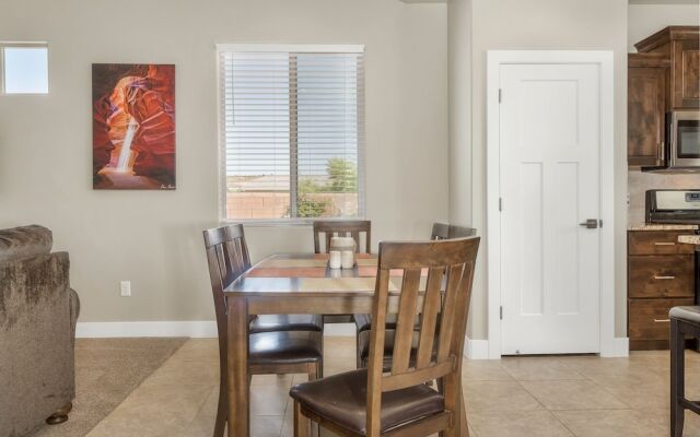 Park View Place 3 Bedroom Home by RedAwning