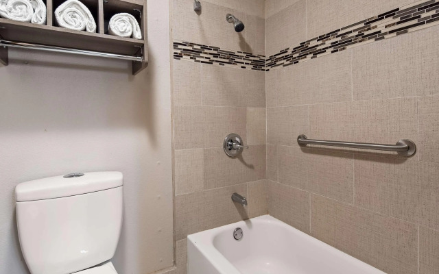 SureStay Plus Hotel by Best Western Kearney Liberty North