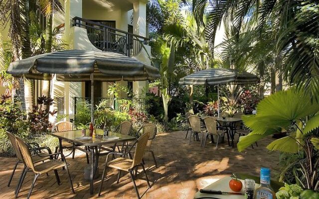 Tropic Towers Apartments