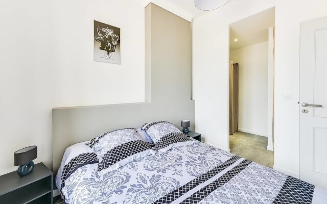 Beautiful Modern Apartment for 4 People in Cannes!