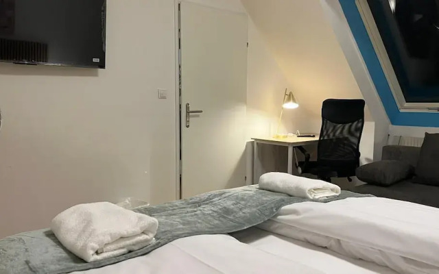 Lovely 3BR Apt With Balcony Rennweg