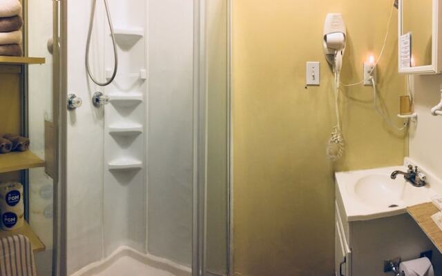 1870 Banana Courtyard French Quarter B&B