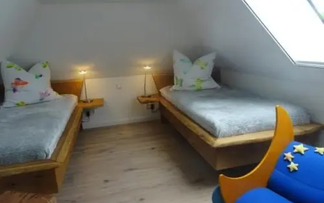 Rosenberg 13 Wohnung 1d DG re