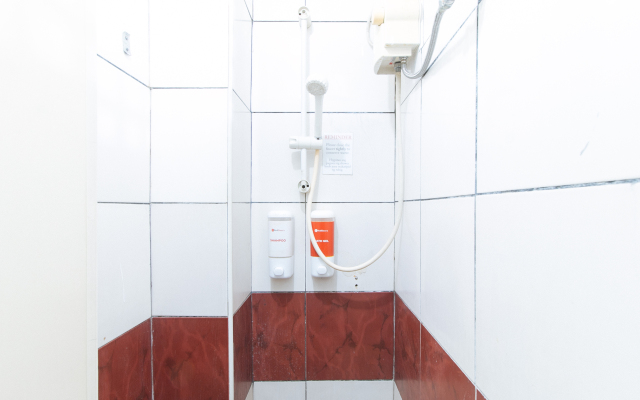 RedDoorz near East Avenue Medical Center