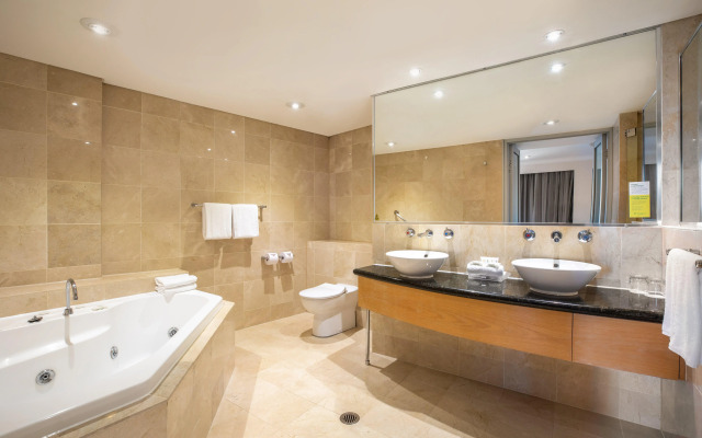 Holiday Inn Sydney Potts Point by IHG