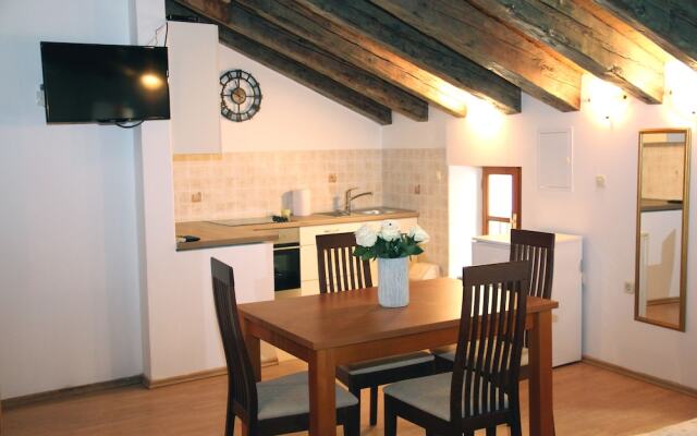 Old Theatre Rooms and Apartments