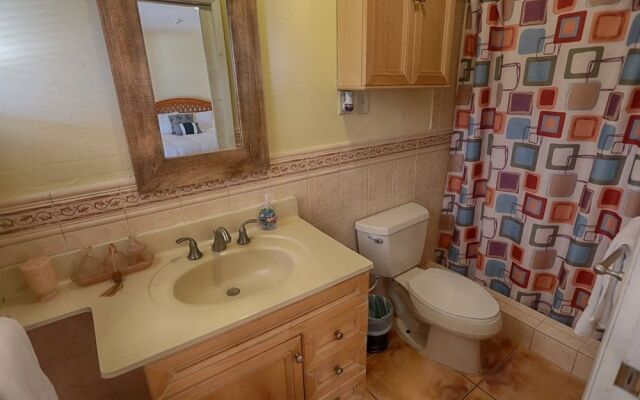 Spacious & Conveniently Located Miami Airport Home