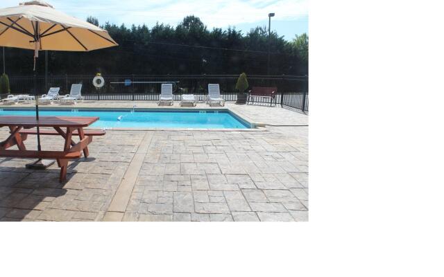 Holiday Inn Express Hotel & Suites Warrenton by IHG