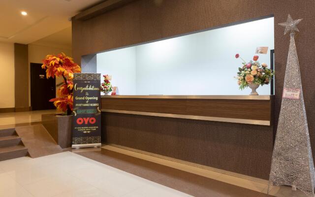 OYO 1977 Harvest Residence