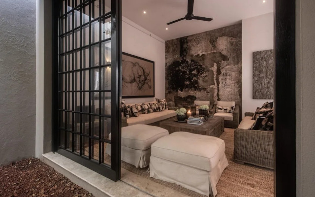 No77 Leyn Baan The One Group of Hotels