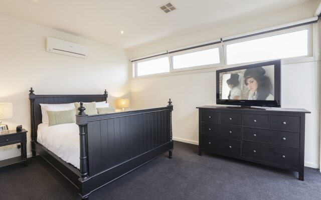 Boutique Stays - Elwood Hideaway