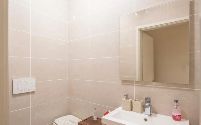 Queen Lake View in Ponte Tresa