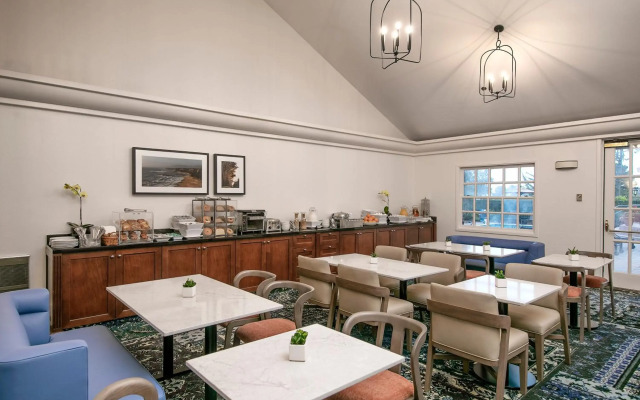 Half Moon Bay Lodge