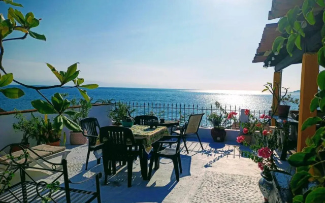 Casa Ana Ruth Hotel y Suites