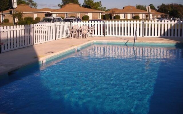 Heaven Hotel Lodge of Pensacola