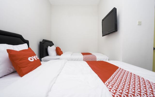 Oyo 1985 F7 Residence