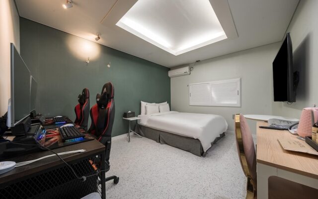 Olive Motel