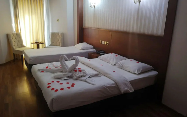 Grand Center Boutique Hotel