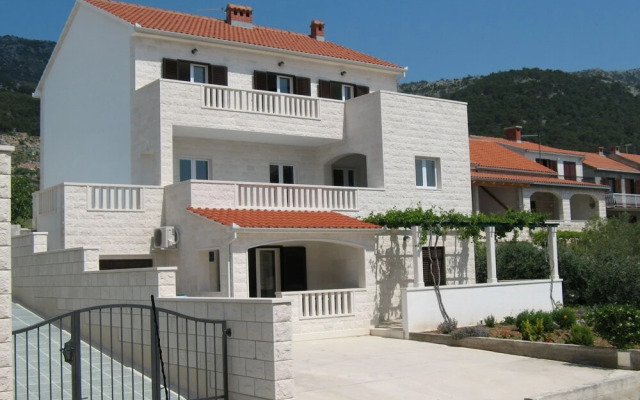 Nikola M - 2 Bedrooms - A4