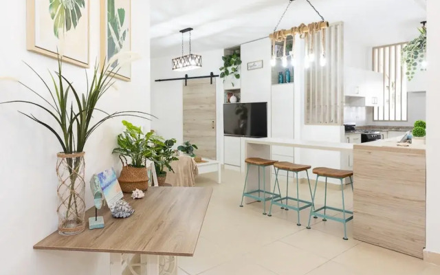 The Farallon Beach Condo by Acomodo