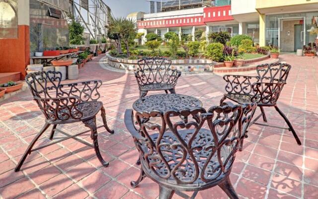 OYO 1496 Hotel Sky 5