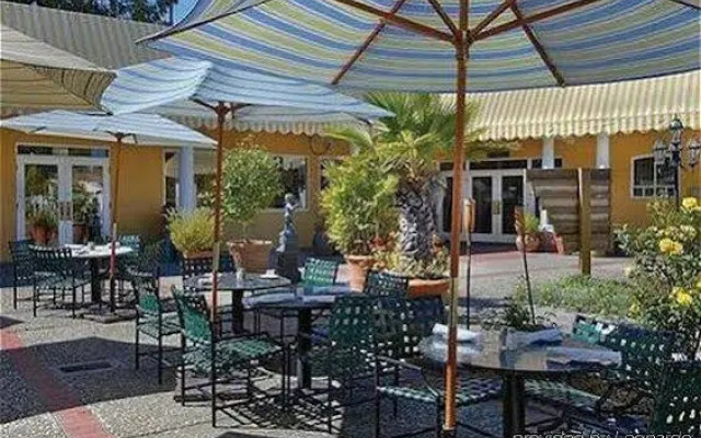 San Jose Airport Garden Hotel