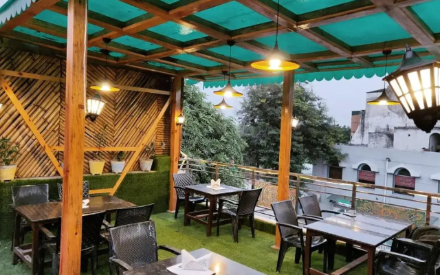 Bedweiser Backpackers Hostel