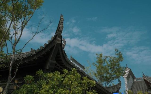 Wuhu Langting Guanlan Hotel (Fangte Amusement Park Jiuz Ancient Town)