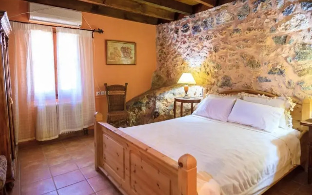 Smaragda Art Country House