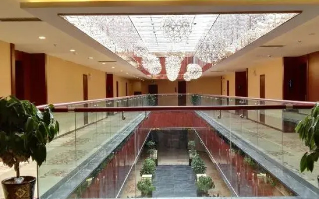 Ziyun Dongzimen Hotel