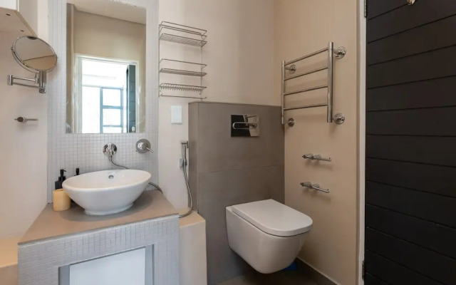 The Decks 1102 by CTHA