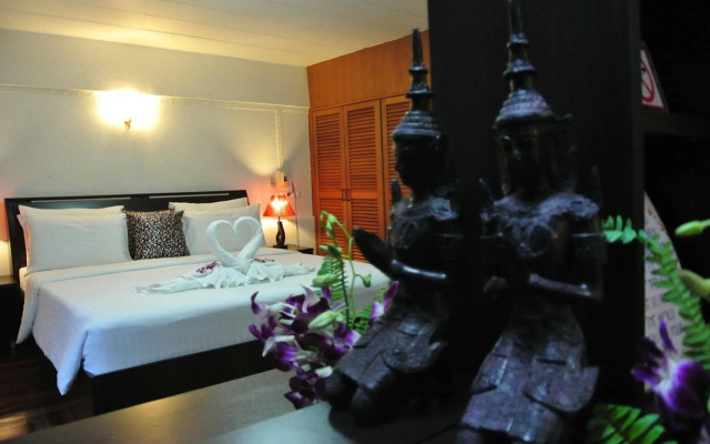 Karon Sunshine Guesthouse & Bar