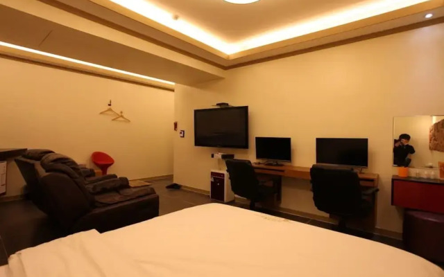 S Petite Hotel