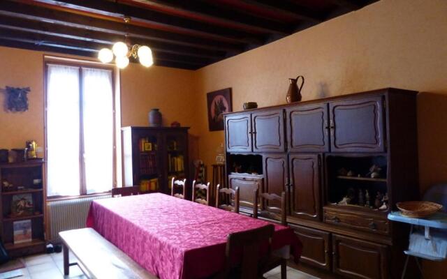 Gîte Saint-Germain-des-Fossés, 5 pièces, 8 personnes - FR-1-489-248