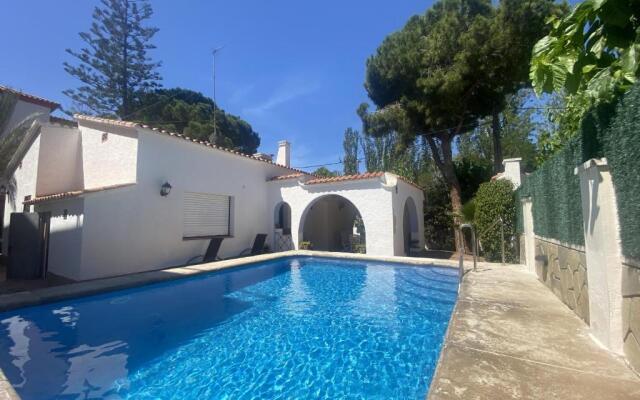 R94 Chalet Con Piscina Privada 20m de la Playa Calafell