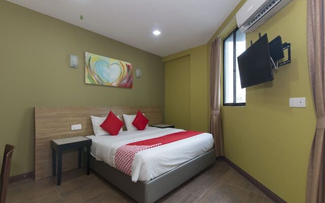 OYO 228 Basic Hotel