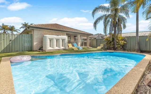 Hunter Home with POOL / CINEMA ROOM / PING PONG